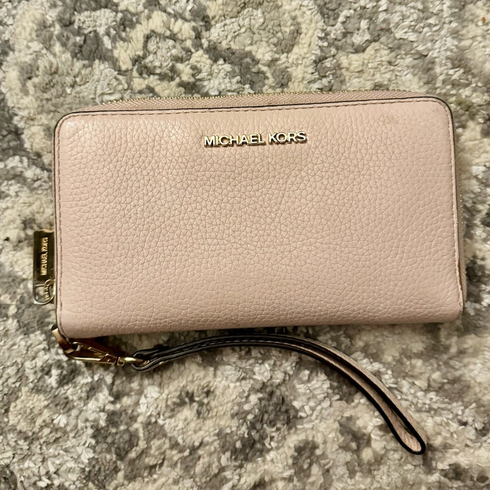Michael Kors - Jet Set Large Flat Multi Function Phone Case